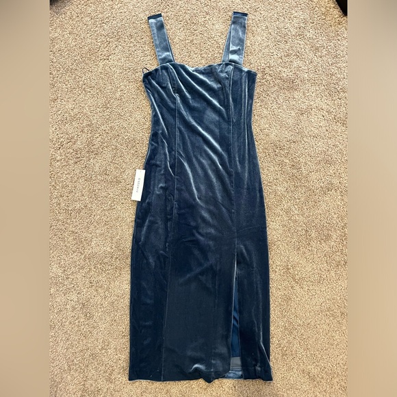 New Bardot Amalie velour midi dress in blue - Picture 4 of 7